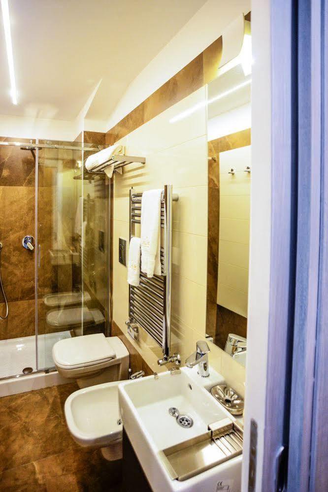 Click&Sleep Fuorigrotta Apartment เนเปิลส์ ภายนอก รูปภาพ